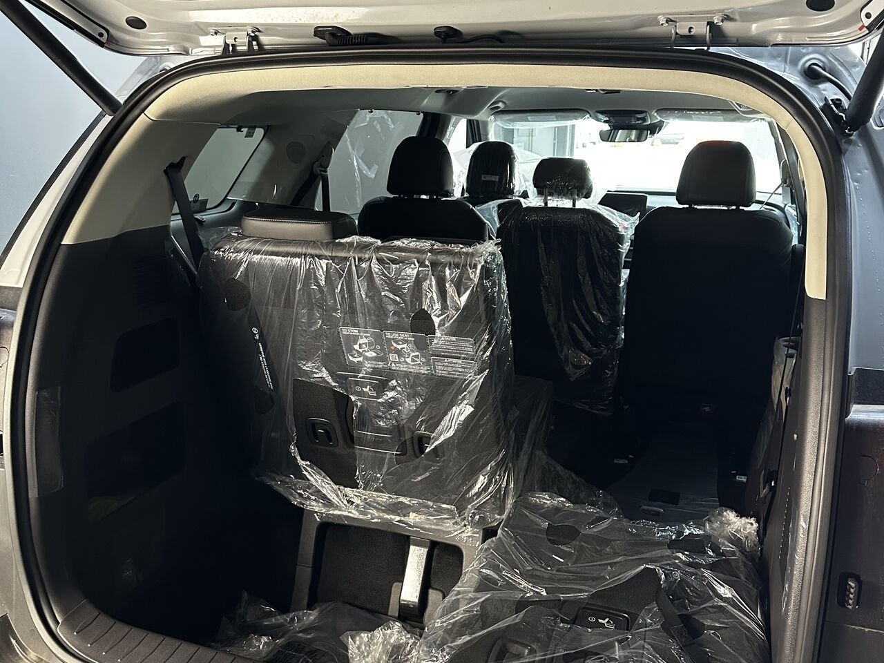 2026 Kia Carnival Ceramic Silver Blainville - photo #2