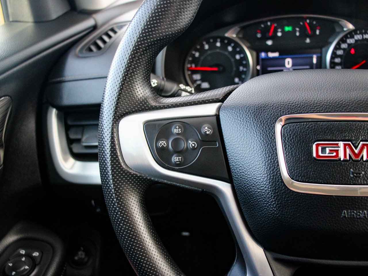 2024 GMC Terrain AWD 4dr SLE White Sherwood Park - photo #18