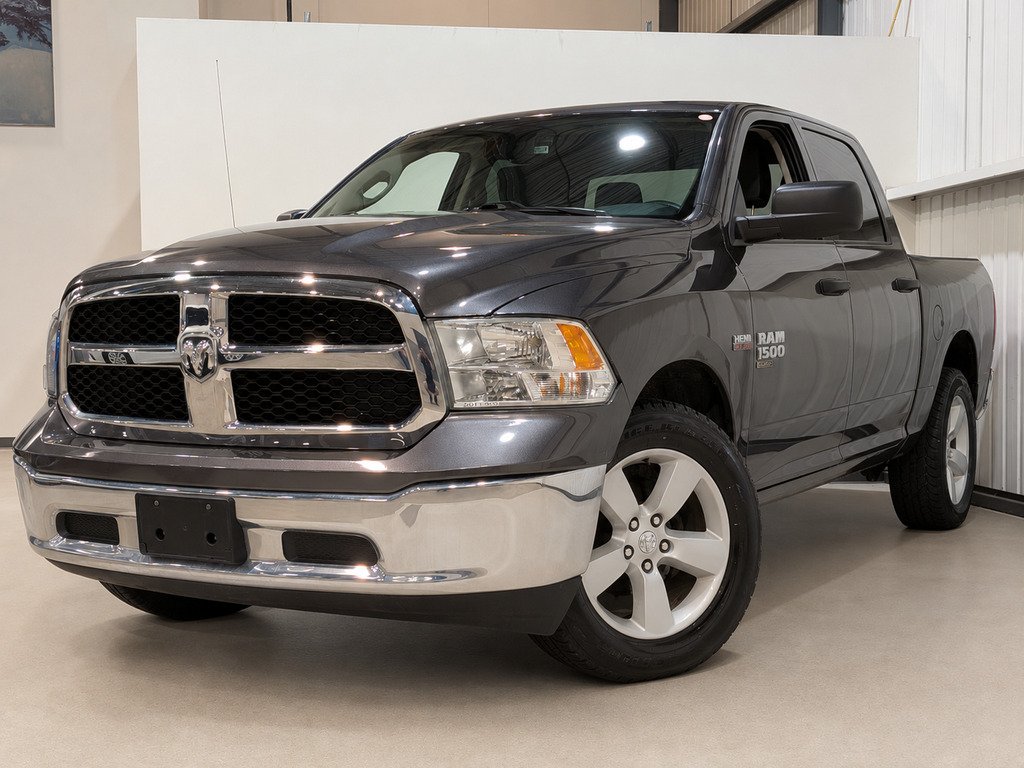 2023 Ram 1500 Classic SLT 4x4 Crew Cab 5'7" Box Grey Val-David - photo #0