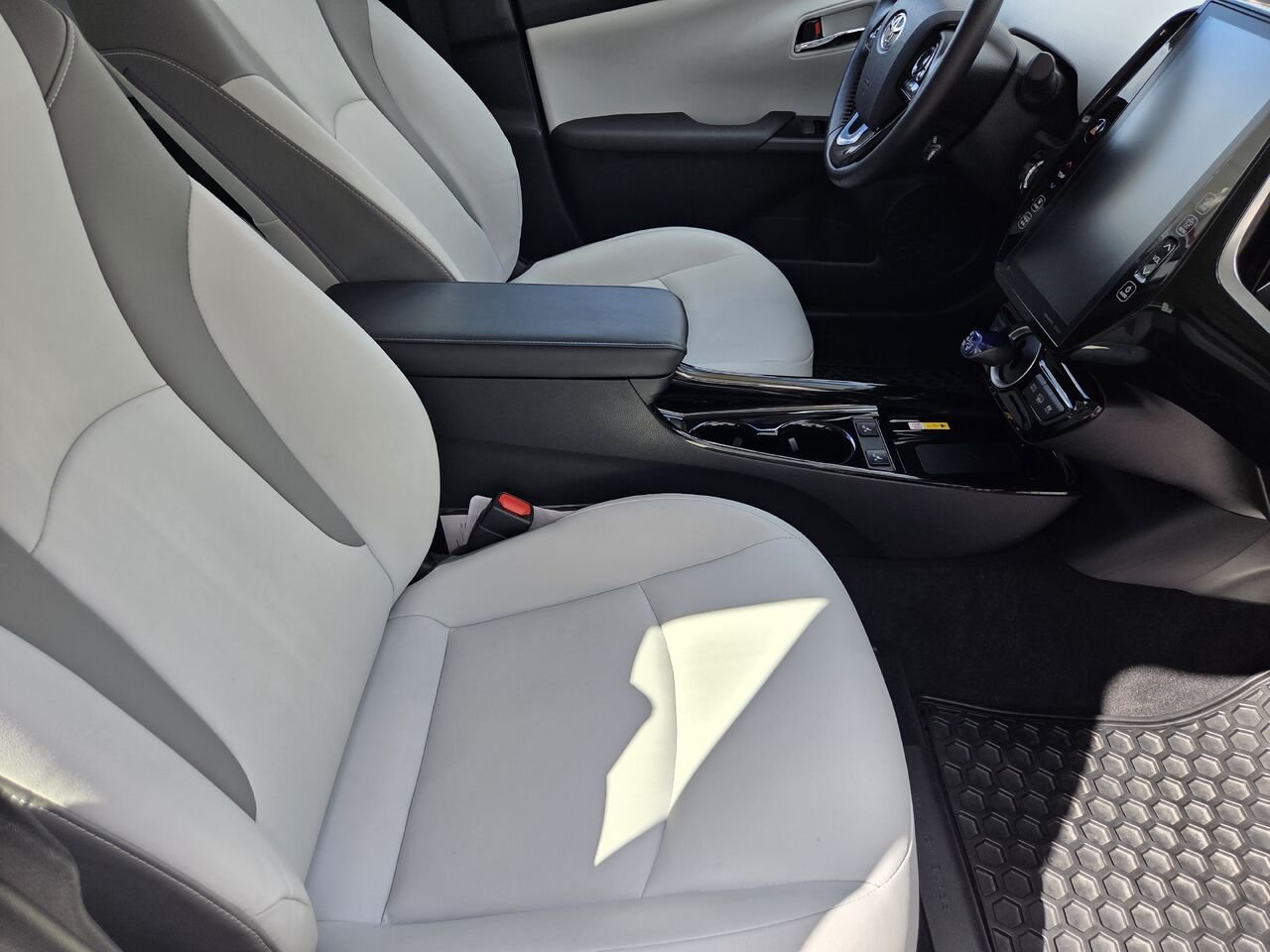 2020 Toyota PRIUS PRIME White Mont-Laurier - photo #11