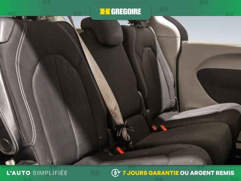 2020 Chrysler Pacifica Grey Saint-Eustache - photo #25
