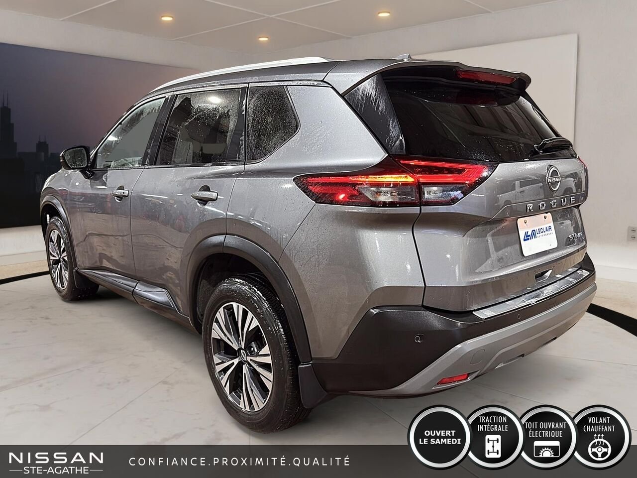 Nissan Rogue SV TI avec ensemble toit ouvrant 2023 Gris Saint-Jérôme - photo #4