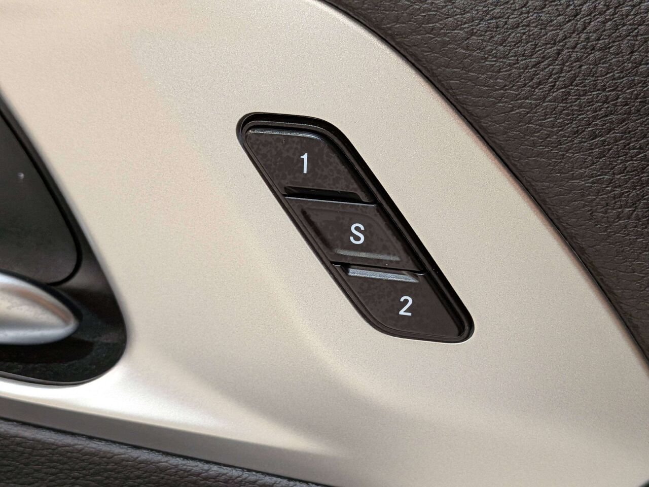 2025 Chrysler Pacifica Limited FWD White Val-David - photo #35
