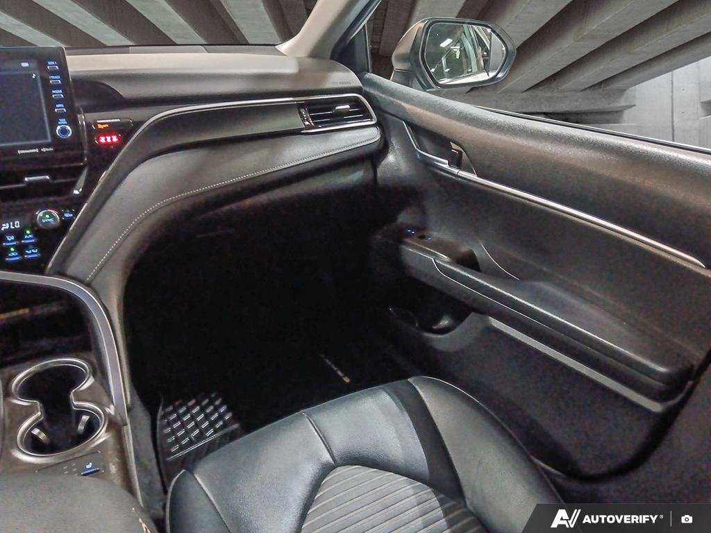 2021 Toyota Camry 2602151A | Hybrid SE White Edmonton - photo #24