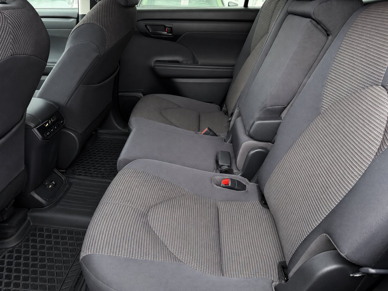 2020 TOYOTA HIGHLANDER L Grey Châteauguay - photo #7