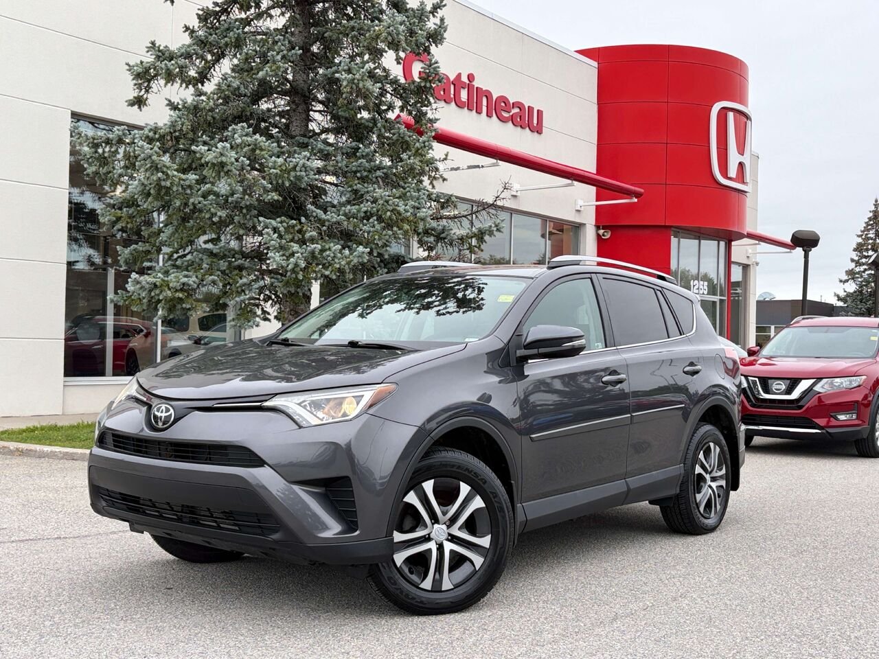 2017 Toyota RAV4 LE Grey Gatineau - photo #7