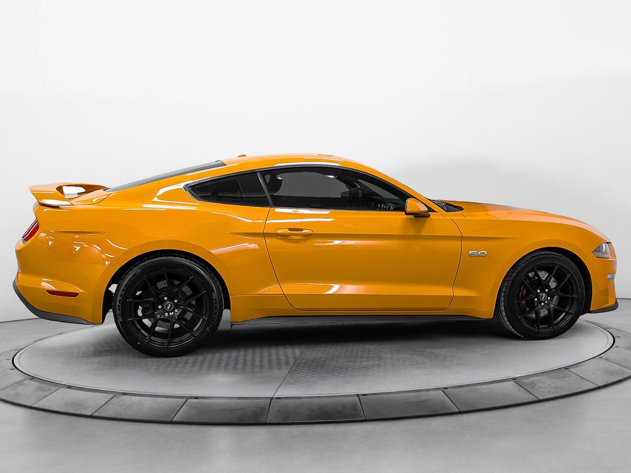 Ford MUSTANG GT Manuelle Bas Kilométrage 2019 Orange Sherbrooke - photo #6