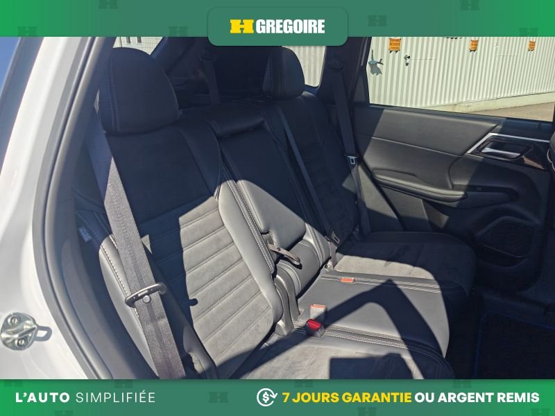 2024 Mitsubishi Outlander White Saint-Eustache - photo #22