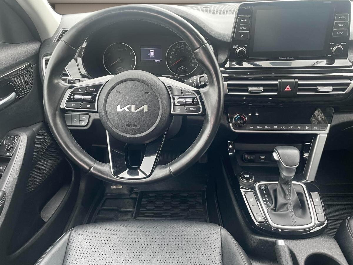 2023 Kia Seltos Orange  - photo #21