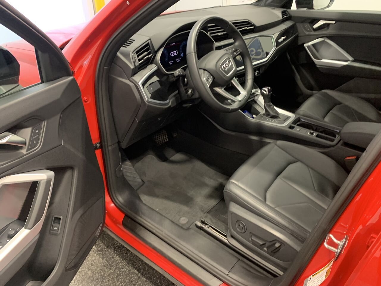 2024 Audi Q3 Komfort 40 TFSI quattro Red Châteauguay - photo #25