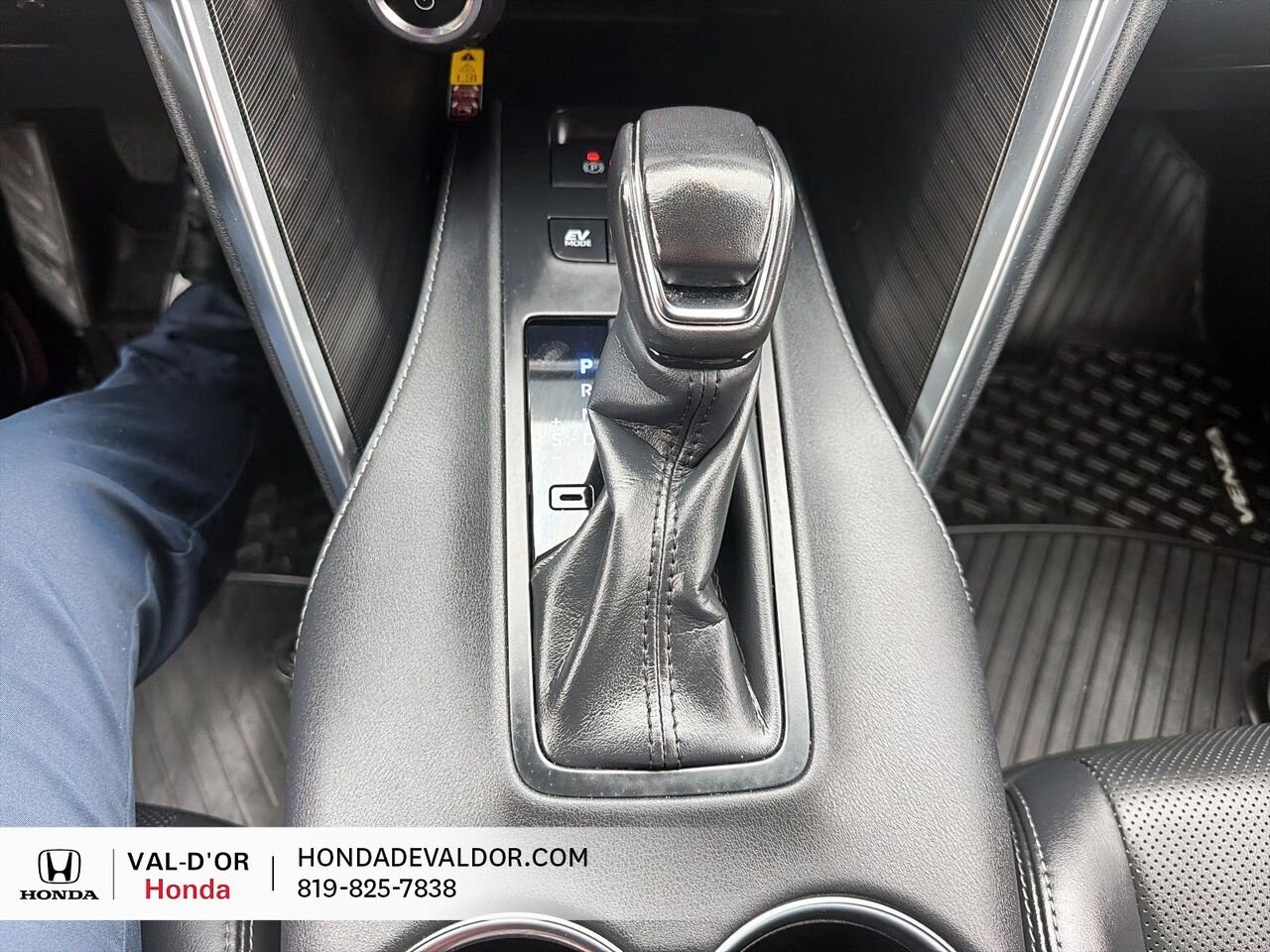 2024 Toyota Venza XLE AWD Blue Val-d'Or - photo #9