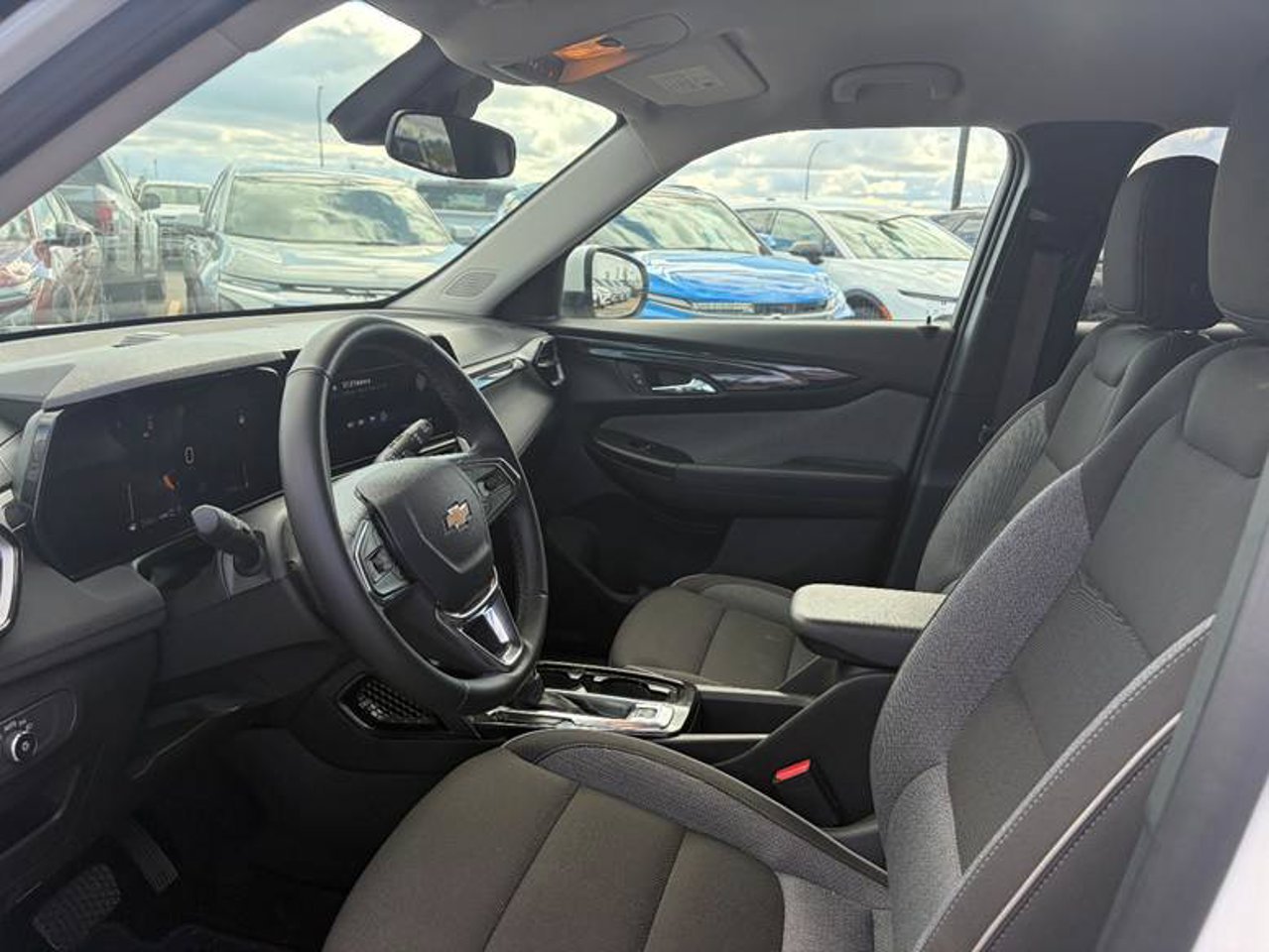 2025 Chevrolet Trailblazer AWD 4dr LT White Sherwood Park - photo #5