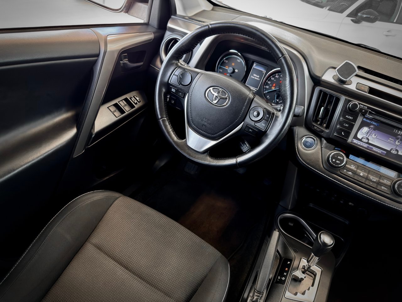2017 Toyota RAV4 Hybrid Silver Notre-Dame-des-Prairies - photo #17