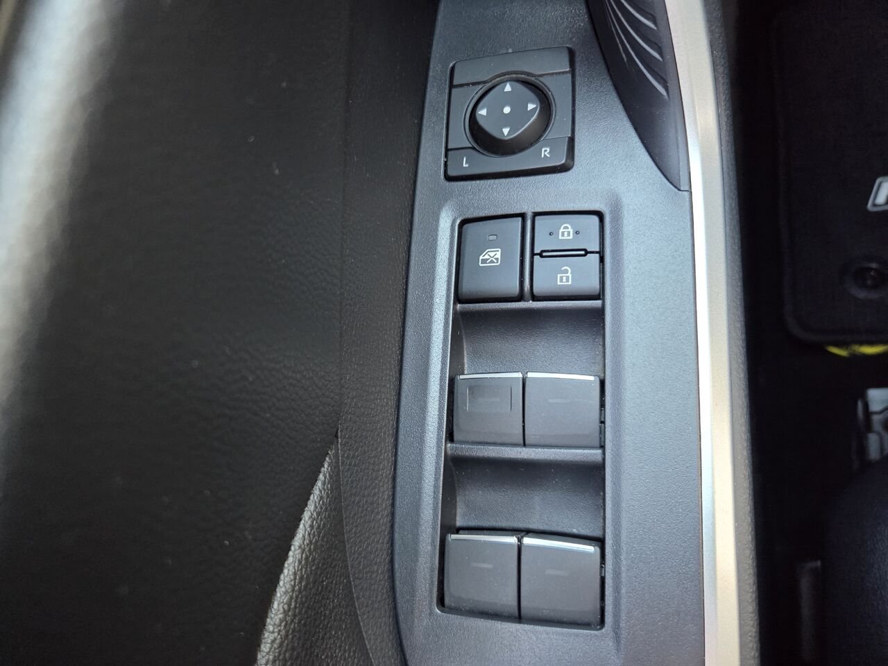 2024 Toyota RAV4 PRIME SE White Mont-Laurier - photo #15