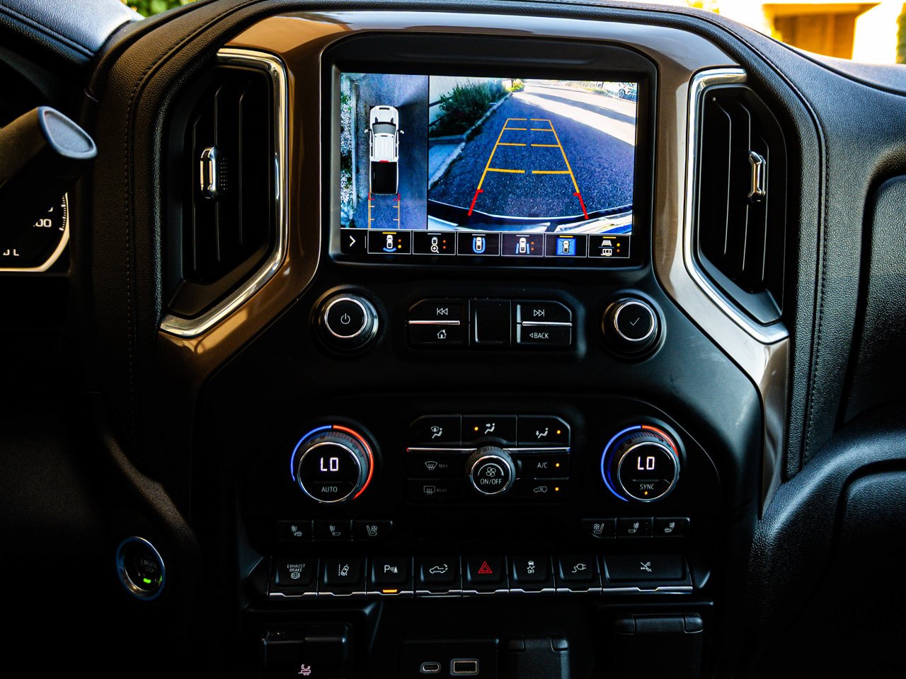 2023 Chevrolet Silverado 3500HD 4WD Crew Cab 159 High Country White Sherwood Park - photo #28