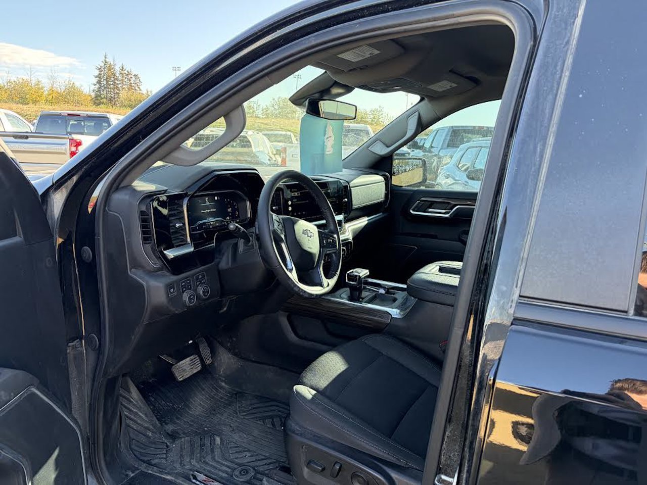 2022 Chevrolet Silverado 1500 4WD Crew Cab 147 RST Black Sherwood Park - photo #6