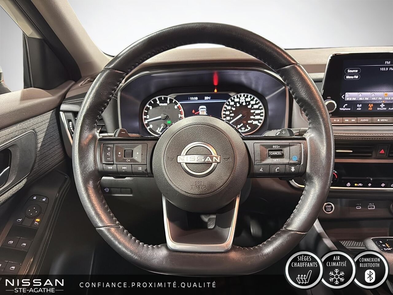 Nissan Rogue SV TI | SEULEMENT 27 125 KM | ENSEMBLE TOIT OUVRANT | SIÈGES CHAUFFANTS 2023 Blanc Saint-Jérôme - photo #10