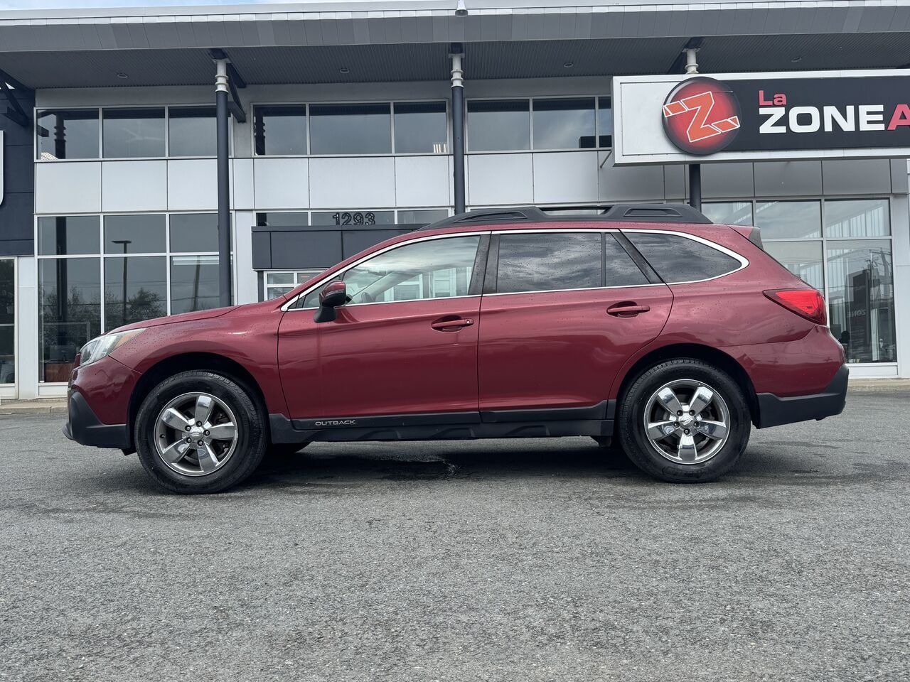 2018 Subaru Outback Touring Red Granby - photo #2