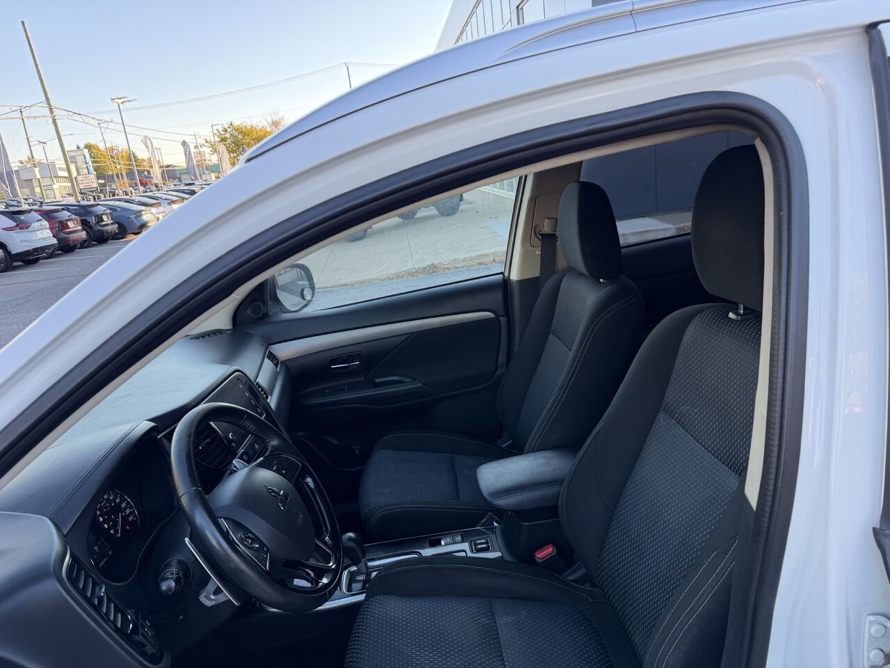 Mitsubishi Outlander awd jamais accidenté toit ouvrant 7 passagers 2018 Blanc Châteauguay - photo #12