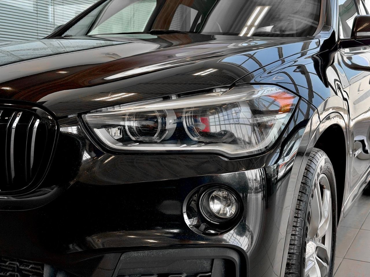2017 BMW X1 Black Notre-Dame-des-Prairies - photo #3