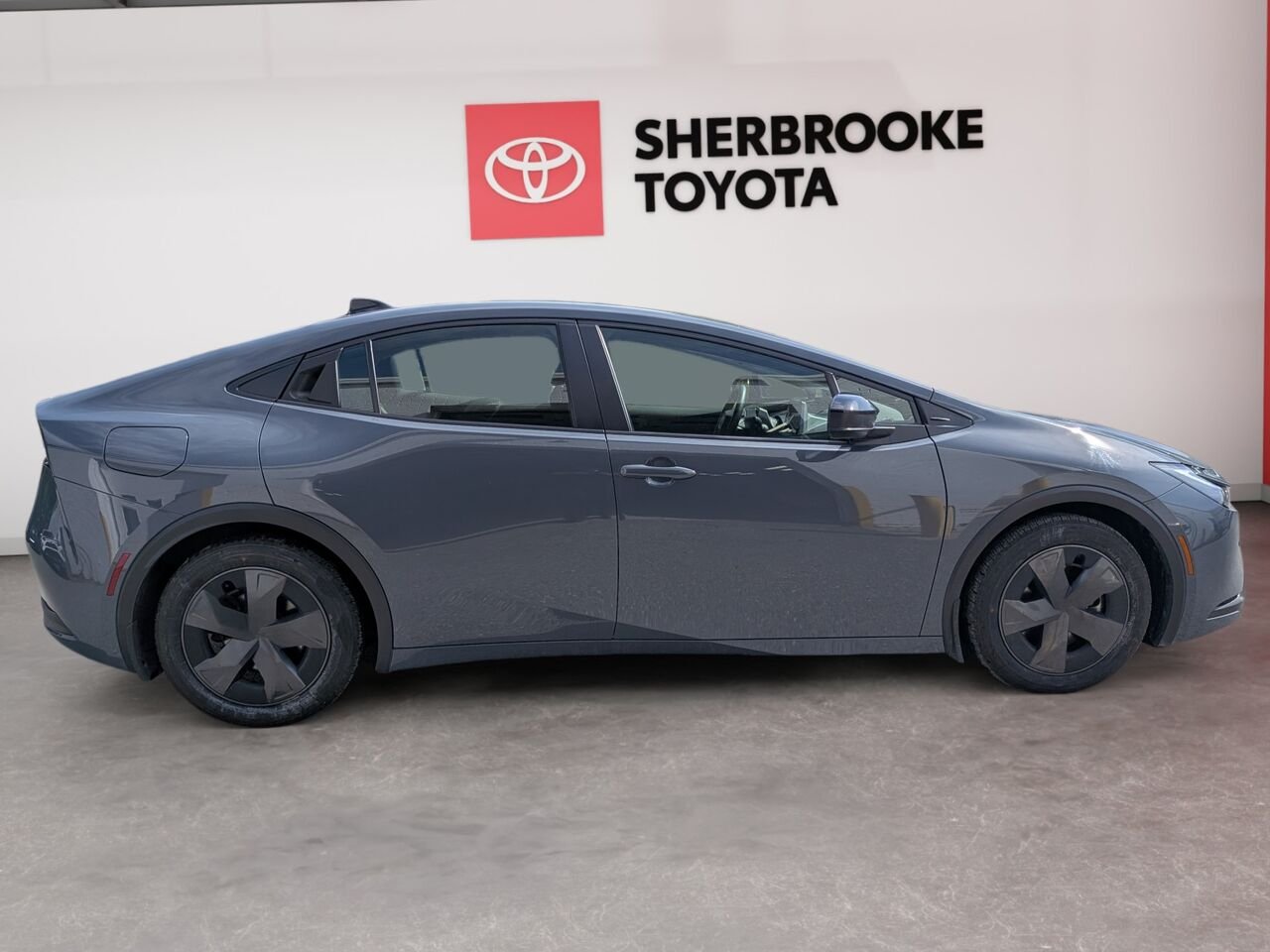 2026 Toyota Prius hybride branchable JTDACACUXT3057003 Grey Sherbrooke - photo #2