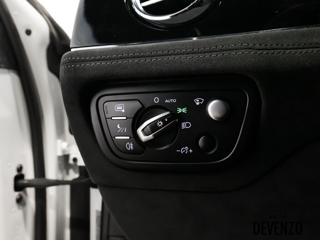 2021 Bentley Bentayga White Saint-Eustache - photo #17