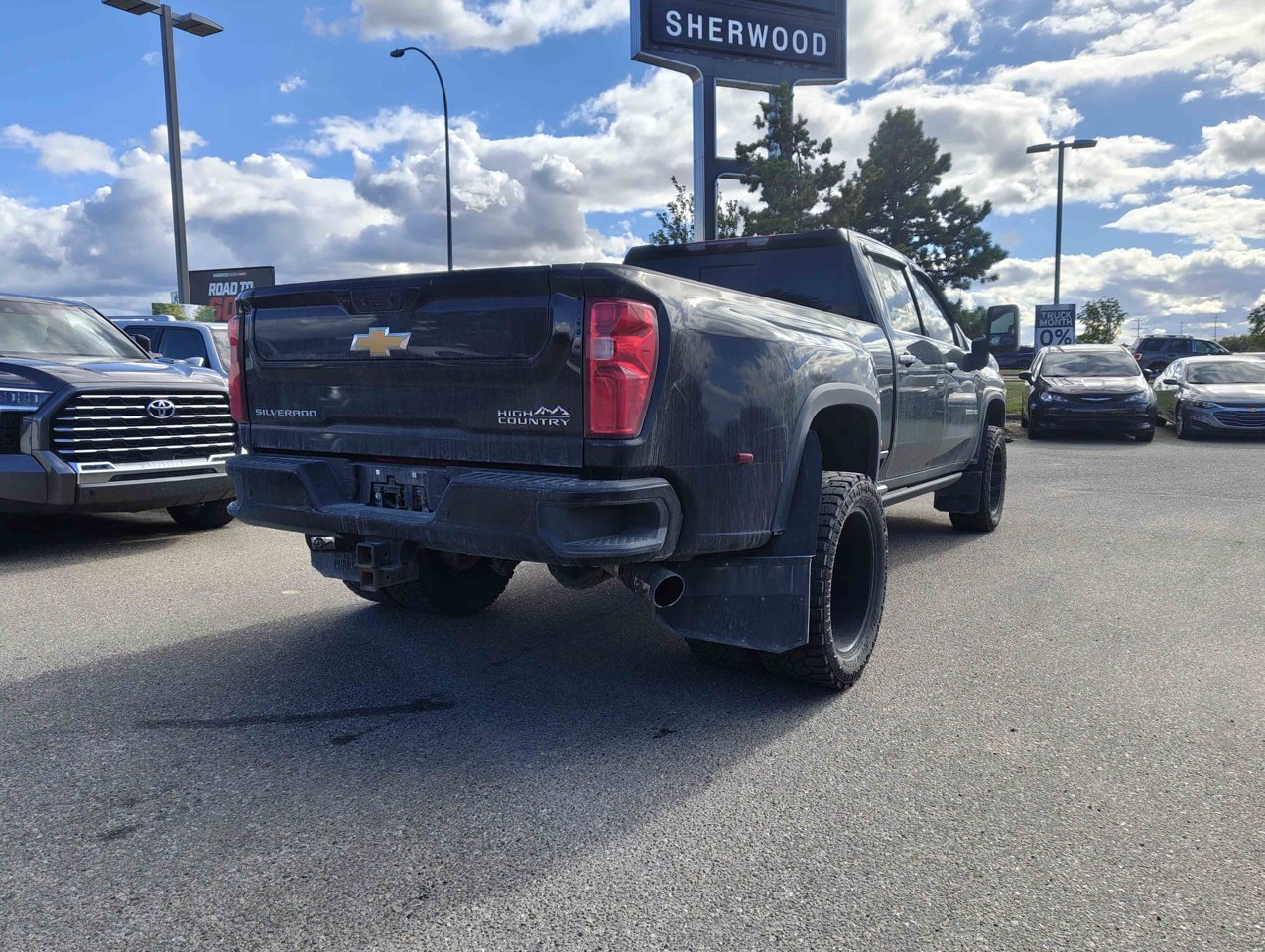 2023 Chevrolet Silverado 3500HD 4WD Crew Cab 172 High Country Black Sherwood Park - photo #5