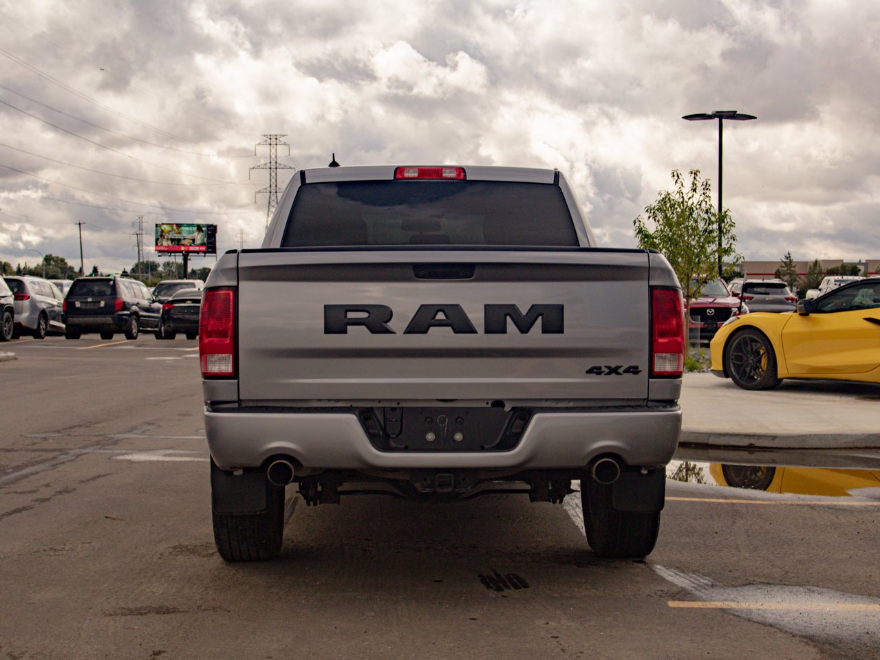 2020 Ram 1500 Classic Express 4x4 Crew Cab 5'7 Box Grey Sherwood Park - photo #8