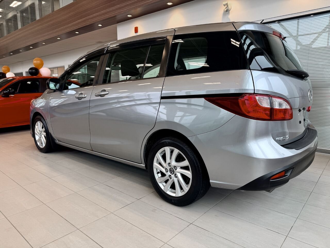 2014 Mazda Mazda5 Silver Notre-Dame-des-Prairies - photo #6
