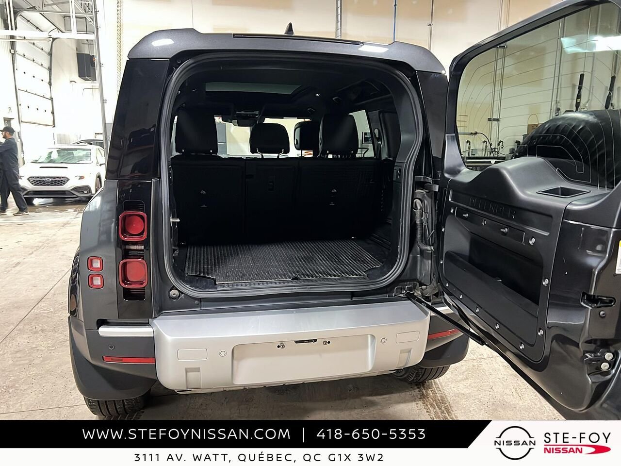 Land Rover Defender 2024 Gris Ste-Foy - photo #24