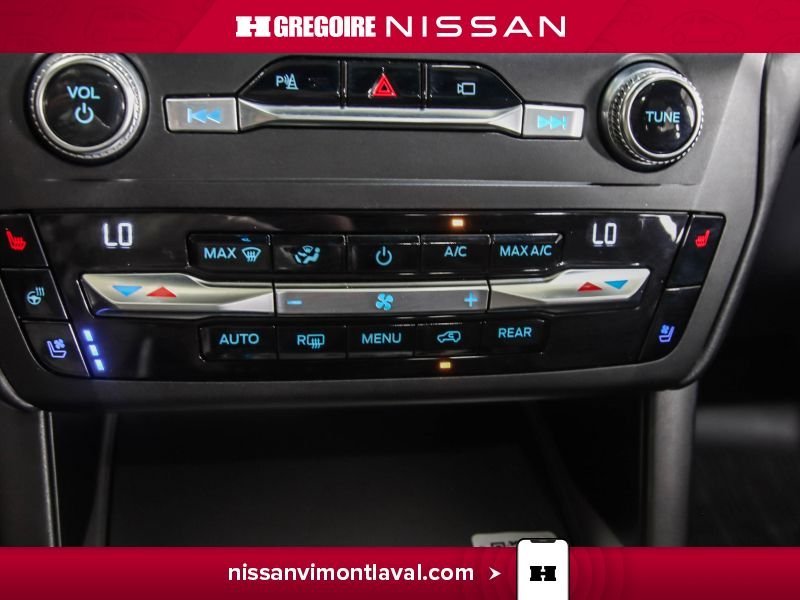 2020 Ford Explorer White Laval - photo #13