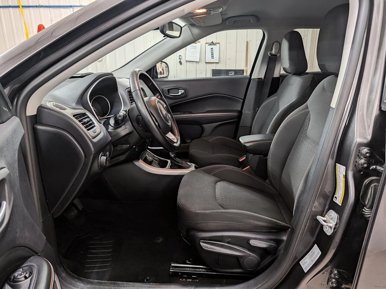 JEEP COMPASS SPORT 2018 Gris Saint-Hyacinthe - photo #14