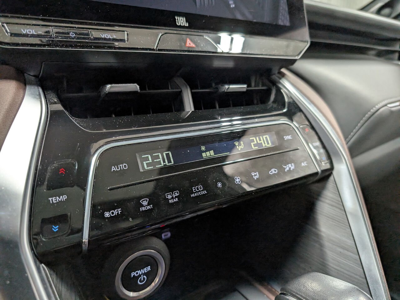 Toyota Venza Hybride LIMITED/AWD/SIÈGES CHAUFFANTS/TOIT PANORAMIQUE FIXE/VOLANT CHAUFFANT/BLUETOOTH/AC BIZONE 2023 Noir céleste Sherbrooke - photo #18