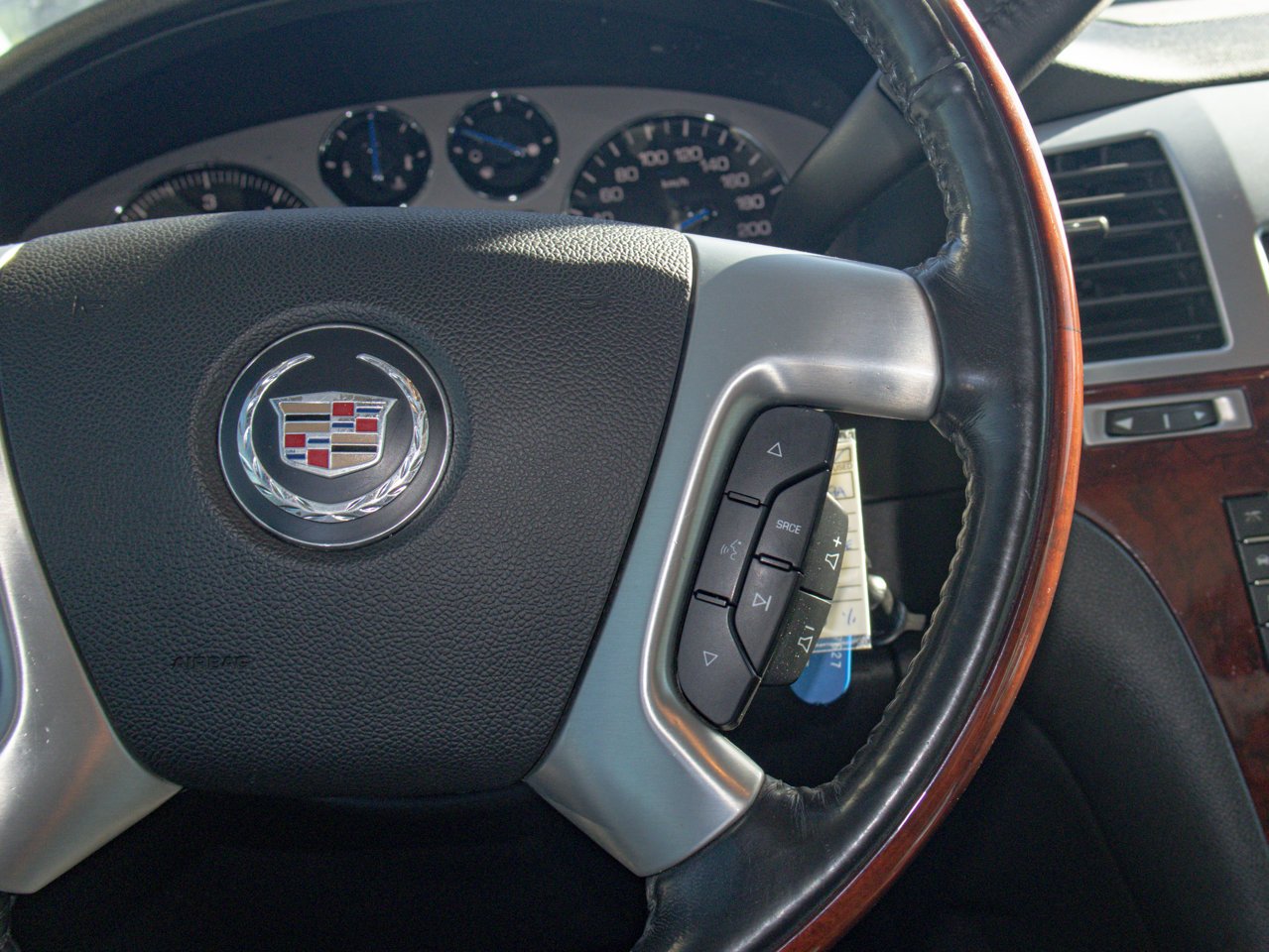 2008 Cadillac Escalade AWD 4dr White Sherwood Park - photo #22