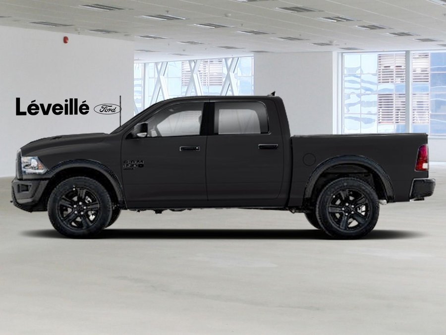 2024 RAM 1500 Classic Warlock cabine d'équipe 4x4 caisse de 5 pi 7 po Diamond Black Crystal Pearl