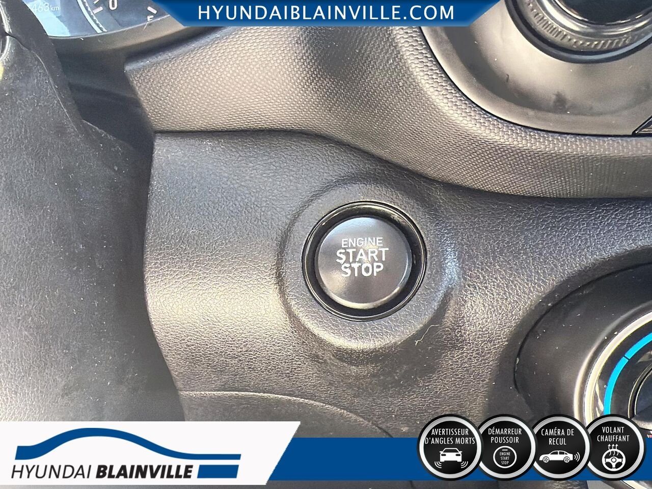 2022 Hyundai Venue White Blainville - photo #15
