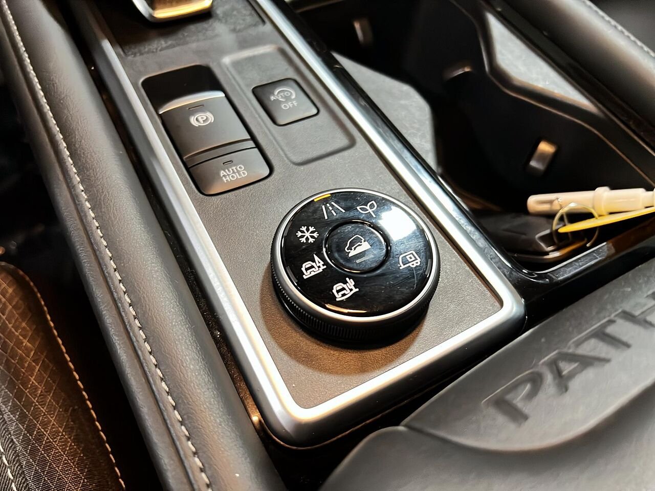 2024 Nissan Pathfinder Black Québec - photo #34