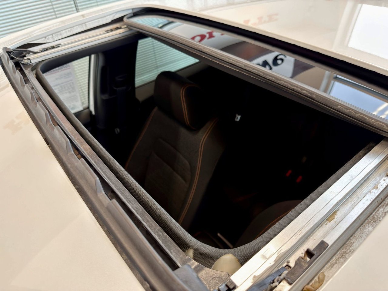 2023 Honda HR-V White Notre-Dame-des-Prairies - photo #4