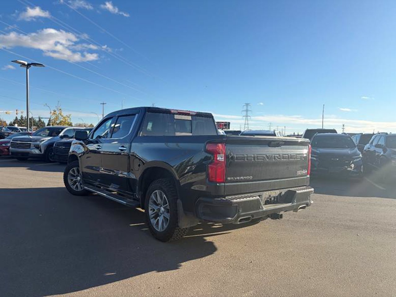 2022 Chevrolet Silverado 1500 LTD 4WD Crew Cab 147 High Country Black Sherwood Park - photo #3