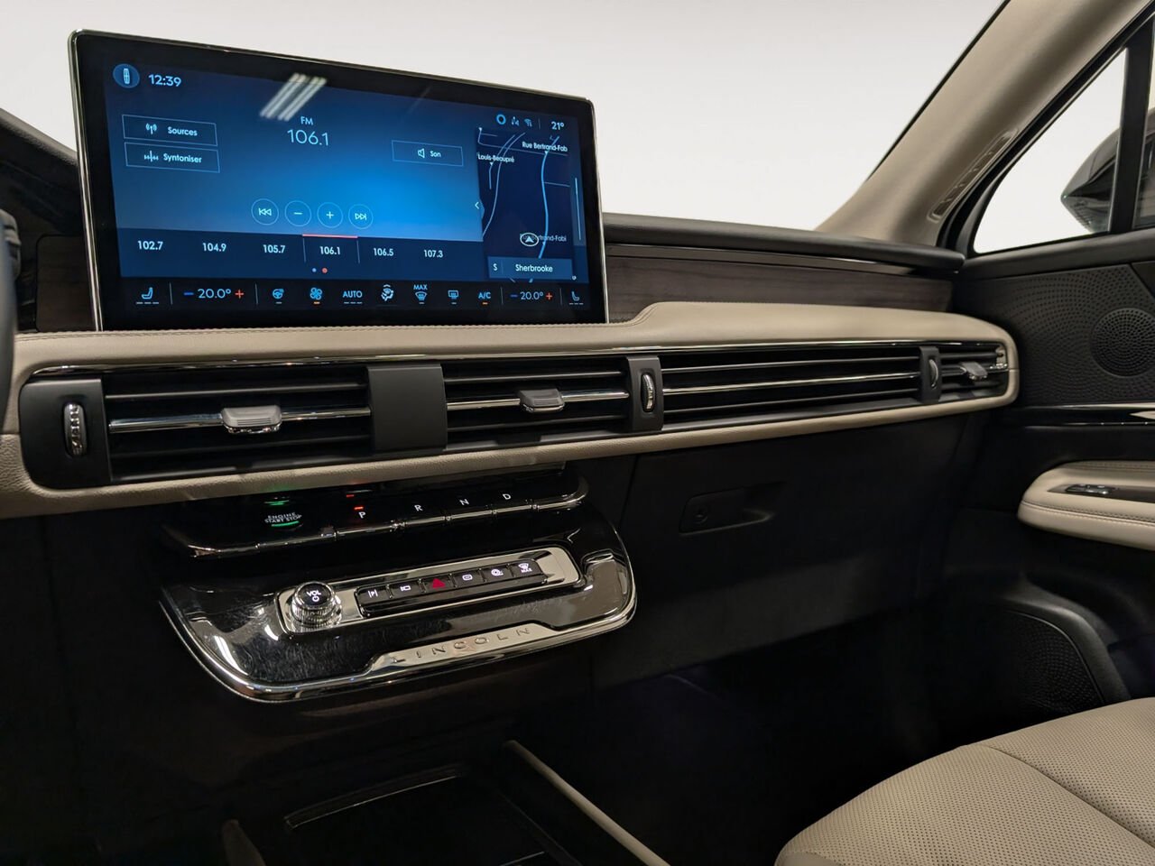 2025 Lincoln CORSAIR Grand Touring Hybrid AWD White Sherbrooke - photo #9