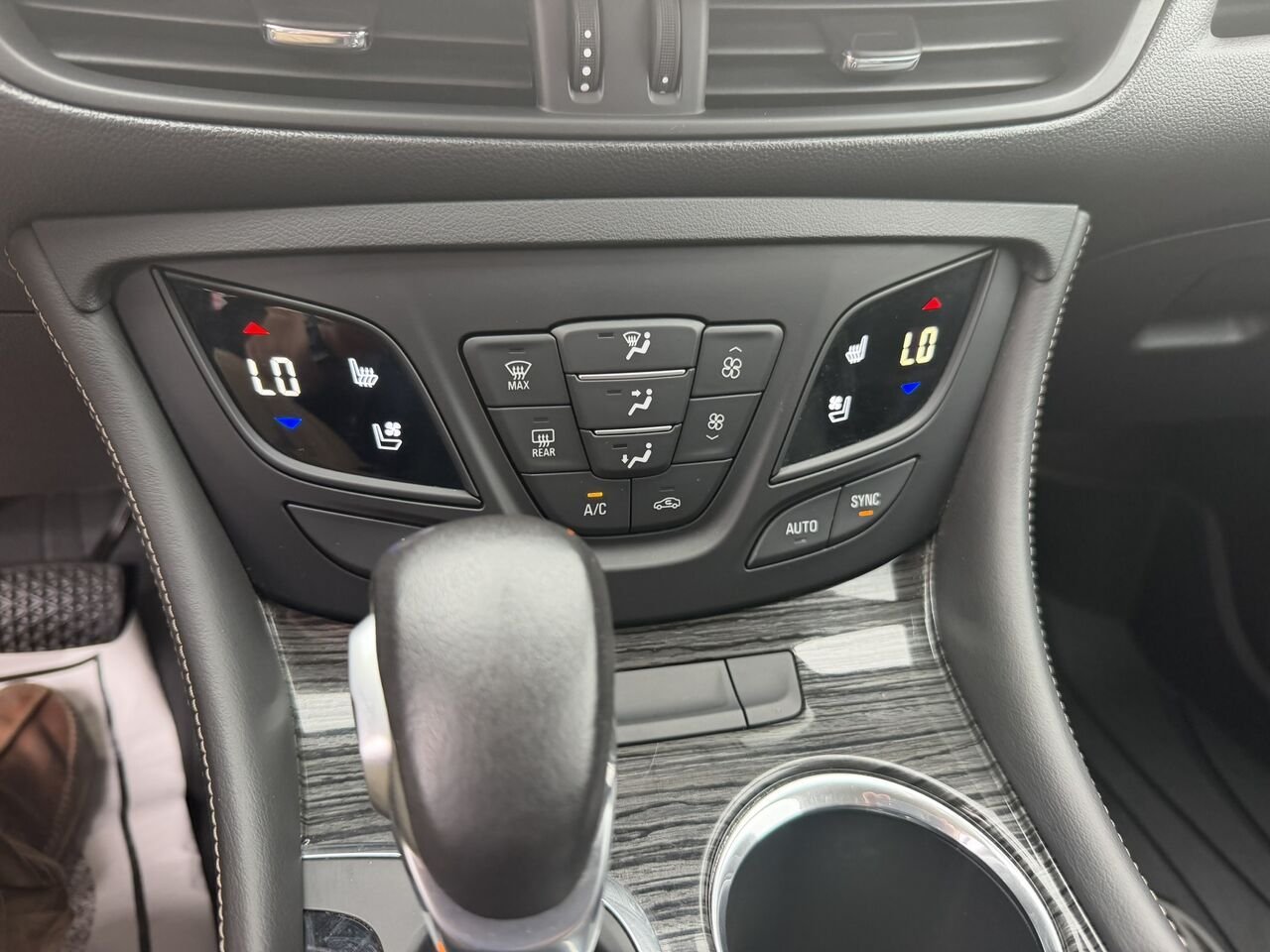2017 Buick Envision PREMIUM II AWD Red Laval - photo #30