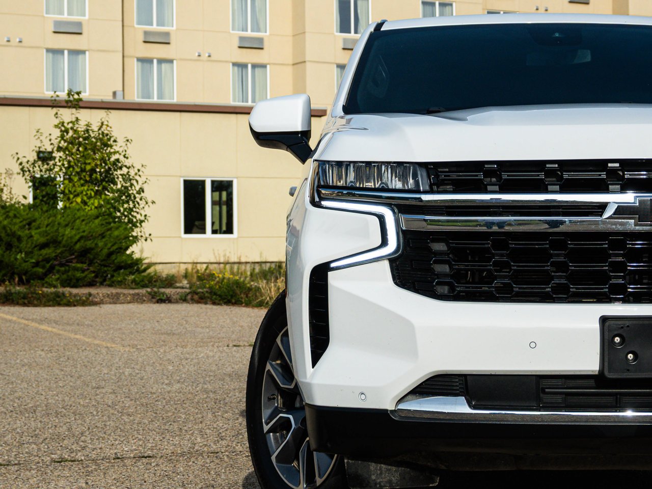 2023 Chevrolet Suburban 4WD 4dr LS White Sherwood Park - photo #6