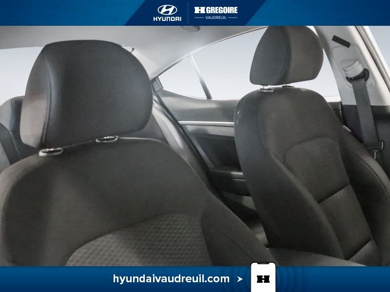 Hyundai Elantra YW214 | Preferred Manual 2019 Blanc Laval - photo #28
