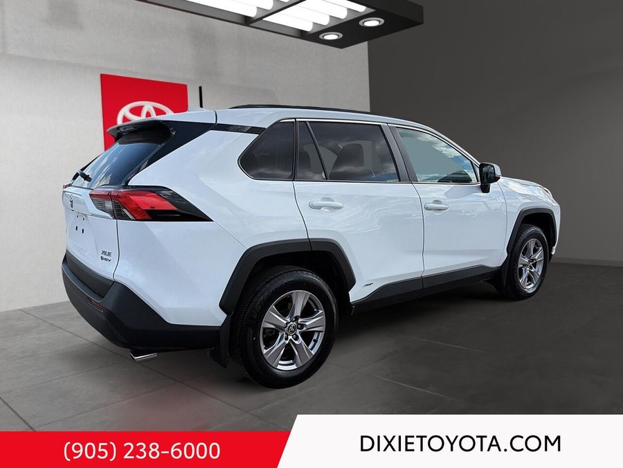 2025 Toyota RAV4 Hybrid XLE AWD White