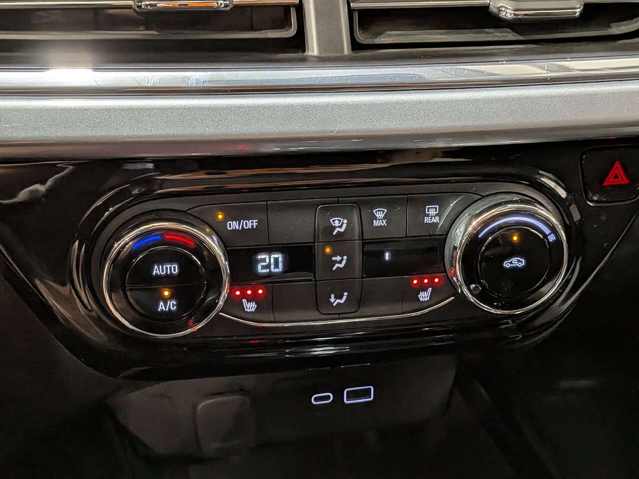 2025 Chevrolet Trax FWD 4dr LT Grey Val-David - photo #25