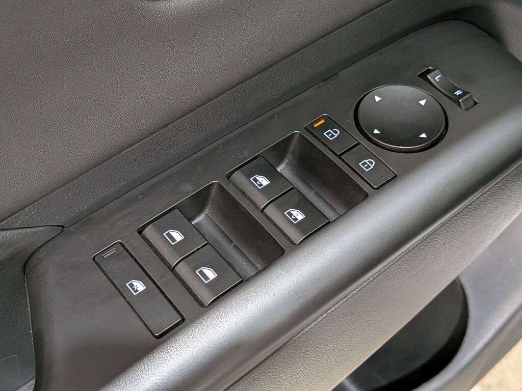 2025 Hyundai Kona 2.0L Preferred AWD w/Trend Package White Val-David - photo #32