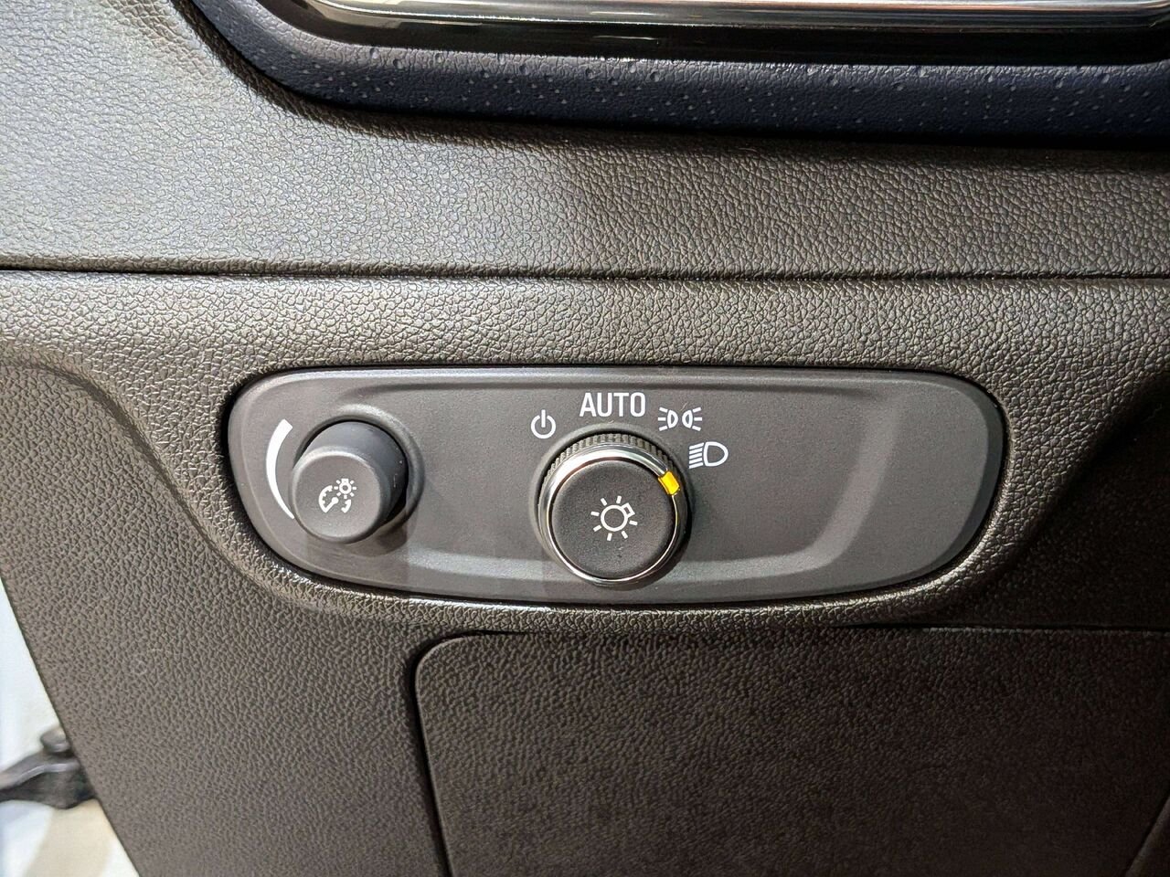 Chevrolet Bolt EUV 2023 Argent Val-David - photo #30