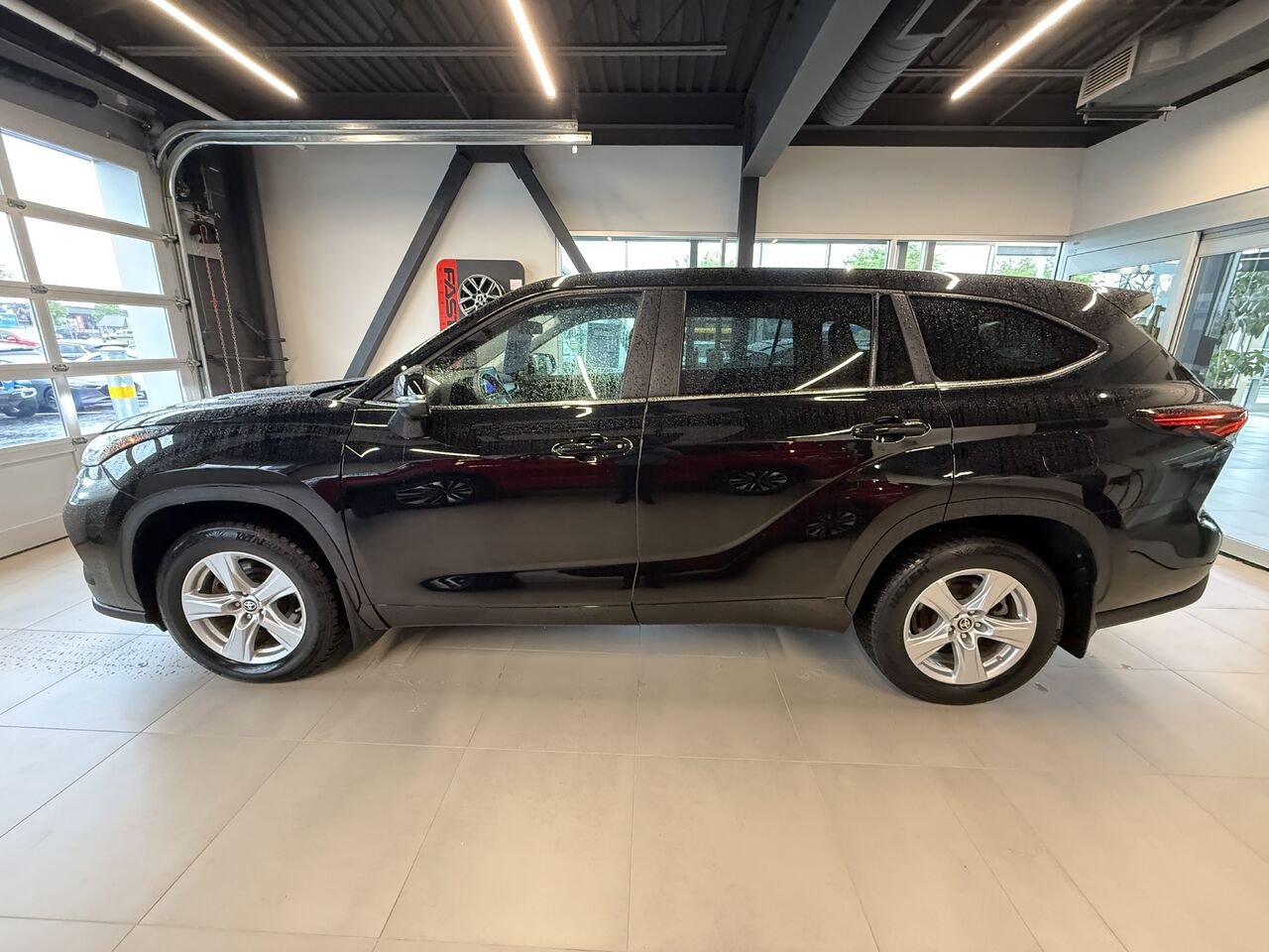 2024 Toyota Highlander Black Saint-Eustache - photo #1