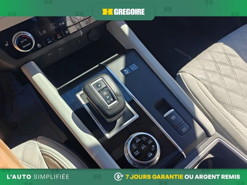 2024 Mitsubishi Outlander Silver Laval - photo #16