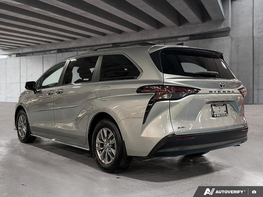 2025 Toyota Sienna XLE 01J9 Celestial Si